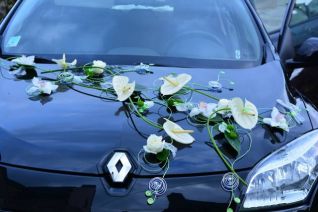 Décor floral voiture de mariage